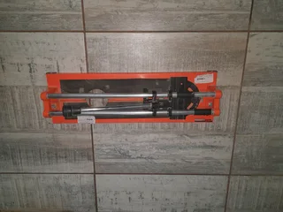 Grip tile cutter 134May25