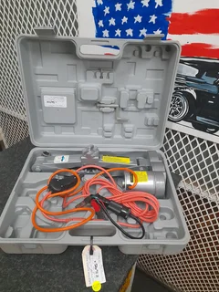 12Volt electric car jack 45July25