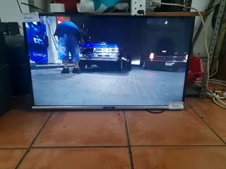 Skyworth 32 inch smart TV with Remote 119July25