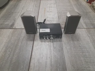 Harwa Amp with 2 Phillips speakers135July25