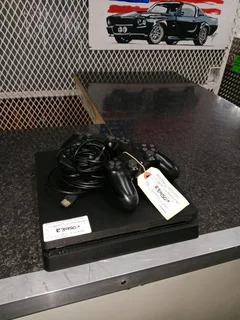 PS4 with 2 controls 14Aug25