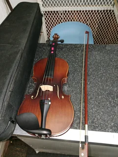 4/4 Violen (JYVL-E900) with case 48Aug25