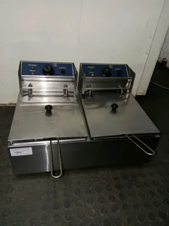 Double electric chip fryer 54Aug25