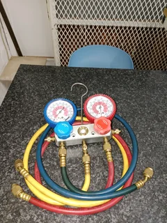 Manifold gauge 64Aug25