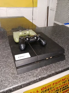 PS4 with 2 controller 87Aug25