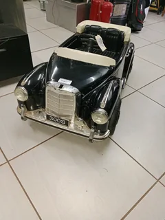 Merc battery toy car 104Aug25