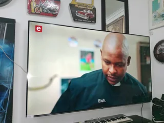 Hisense 85inch smart TV with remote 68Sep25