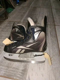 Reebok size 4 ice skates 85Sep25