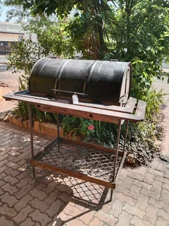 Braai (Grill size 86cm x 56cm). On a stand 08Oct25