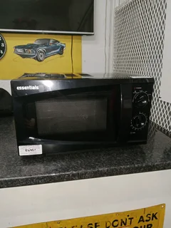 Essential microwave 33Nov25