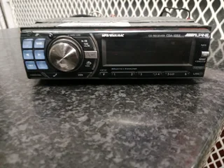 Alpine CDA-105E  Car Radio 71Nov25