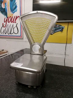 Vintage Pitney Bowes postal scale 76Nov25