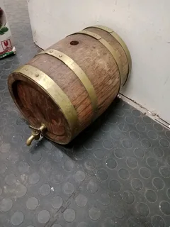Oak wine/brandy barrel 115Nov25