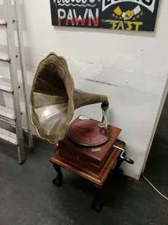 Vintage Grama phone 122Nov25