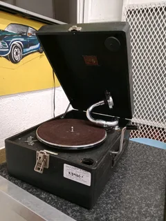 Vintage wind up Grama phone 126Nov25