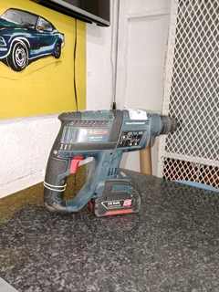 Bosch cordless drill with charger 132Nov25