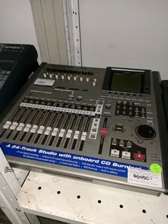Roland VS-2400 CD A 24 track studio with onboard CD Burning 19Jan26