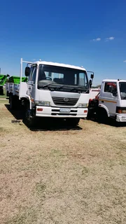 NISSAN UD80 DROPSIDE