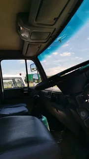 NISSAN UD80 DROPSIDE