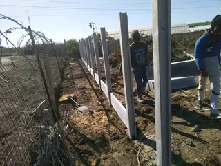 Vibracrete walls and paving