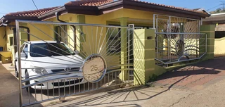House in Newlands West To Rent