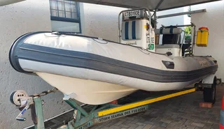 Rubber duck met 90 Mercury enjin