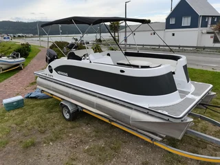 New 6250 Spitfire Pontoon boats with New Suzuki Four stroke motors!