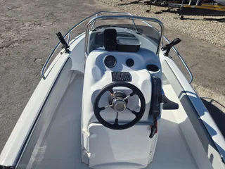 Demo E400 with 60HP Suzuki Four Stroke
