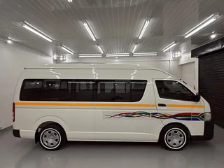 2024 Toyota Quantum 2.5 D-4D Sesfikile 16-Seater Bus