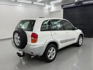 2003 Toyota RAV4 2.0i