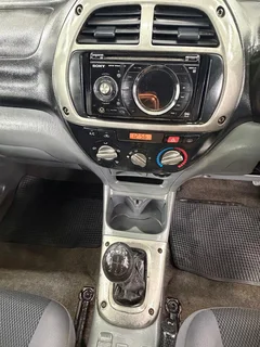 2003 Toyota RAV4 2.0i