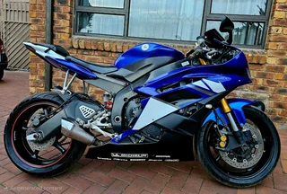 YAMAHA YZF R6 (STUNNING MACHINE)