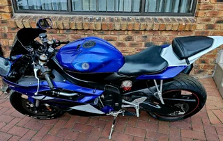 YAMAHA YZF R6 (STUNNING MACHINE)