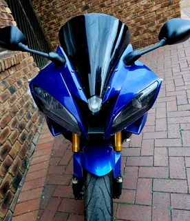 YAMAHA YZF R6 (STUNNING MACHINE)