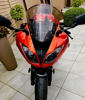 2010 KAWASAKI ZX6 R (CLEAN AND ORIGINAL)