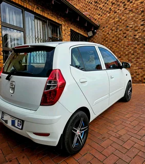 2013 HYUNDAI i10 GLS (MINT CONDITION)