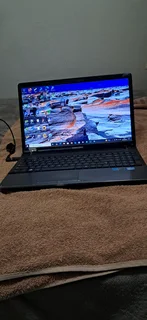 Samsung NP300E5A-A0GZA notebook. One year carry in warranty