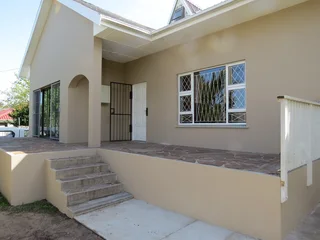 Cambridge. Three bedroom and three bathroom apartment for rental.