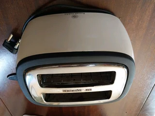 Toaster, Russell Hobbs, 2-slice pop-up, model 18259, 220-240V, 50HZ, 900-980W.