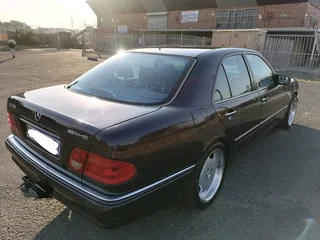 Mercedes Benz Amg v8 E430