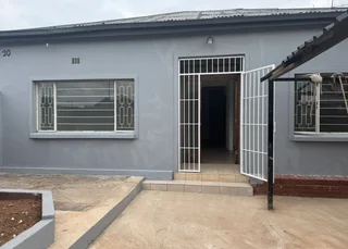 Kensington 3 bed 2 bath house to let