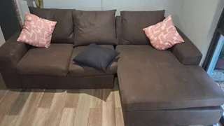 Couch - Ad posted by Hanno Van Dyk