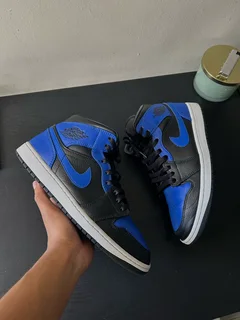 Jordan 1 Hyper Royal UK9