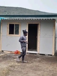 GUARD ROOMS AND TOOLS SHEDS