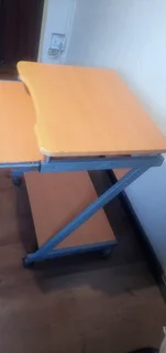 Computer desk with keyboard tray