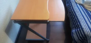 Computer desk with keyboard tray