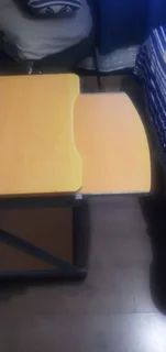 Computer desk with keyboard tray