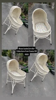 Moses basket, with  carrier that has wheels R800