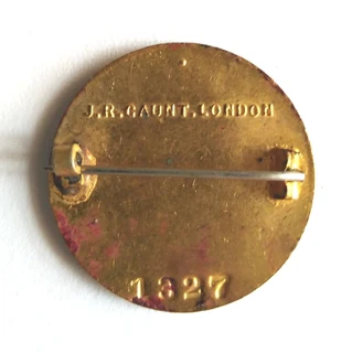 ANTIQUE WOMENS AUXILIARY WW1 COMRADES OF THE GREAT WAR BADGE AND ARMBAND