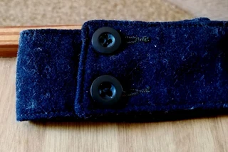 ANTIQUE WOMENS AUXILIARY WW1 COMRADES OF THE GREAT WAR BADGE AND ARMBAND